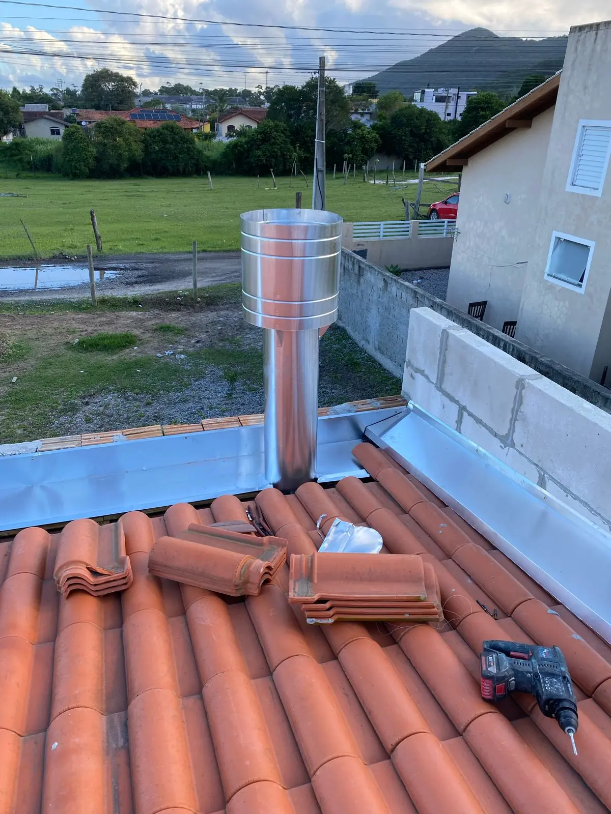 Instalação de chaminé em telhado em Florianópolis