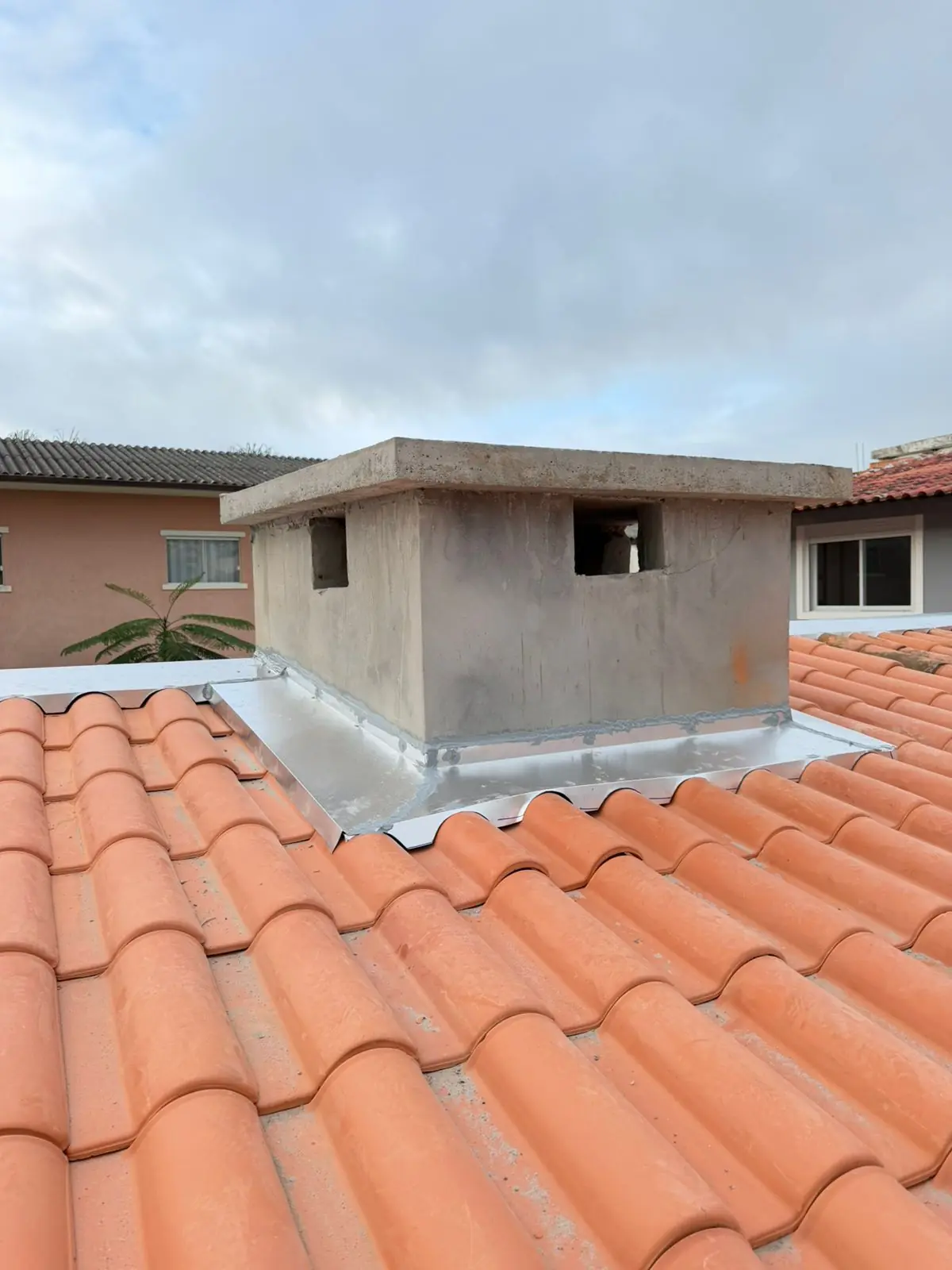 Rufo em telhado cerâmico — impermeabilização